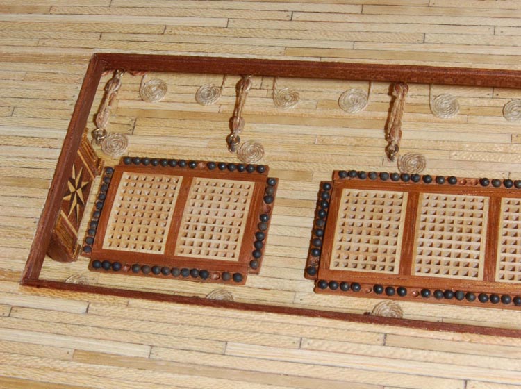 02gre94.jpg (119.29 KiB) Przejrzano 7320 razy kratownice z pojemnikami na kule na pokładzie