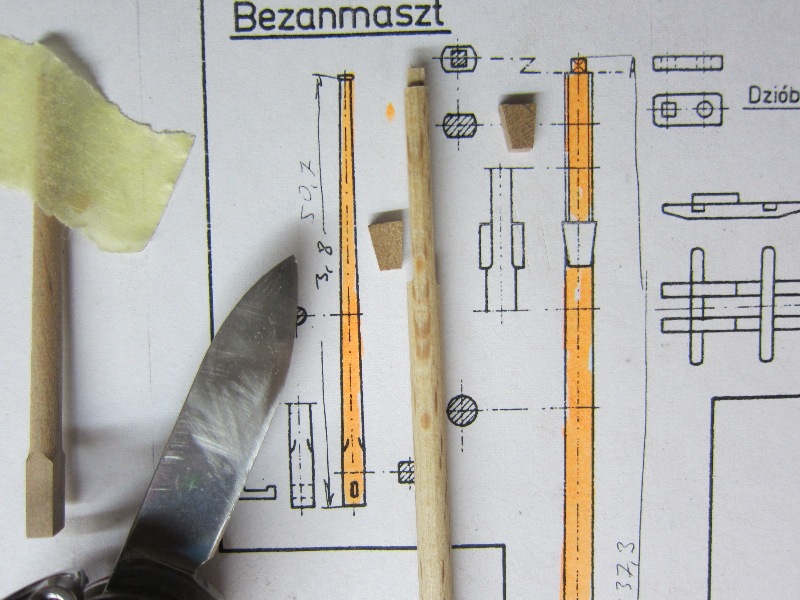 Kolumna z buku, a stenga z gruszy.