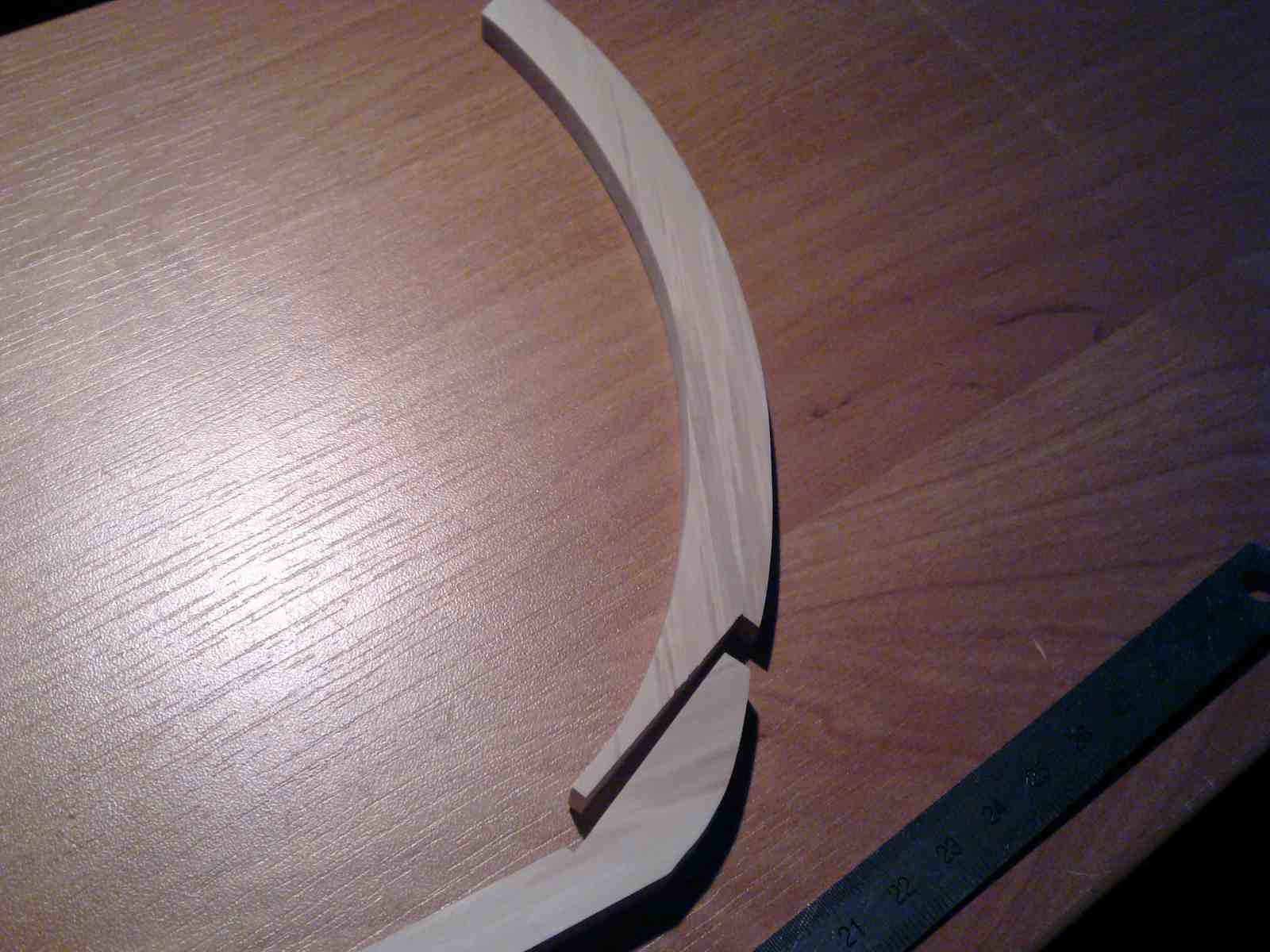 Zdjęcie507 (Kopiowanie).jpg (119.23 KiB) Przejrzano 9018 razy Mam trochę swojej gruszy z której wykonałem kilka elementów kila, ale drewno ma ciemne "plamki", "cętki" myślicie, że bardzo źle to będzie wyglądało?