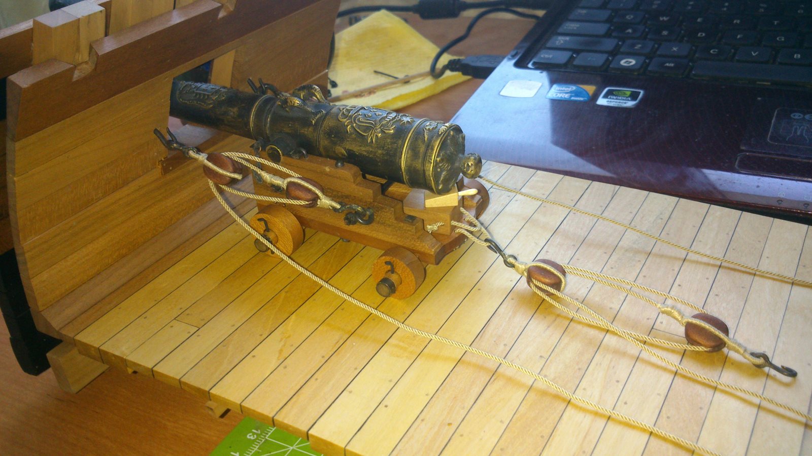 DSC_0942.jpg (242.26 KiB) Przejrzano 6747 razy Złożone na próbę. Czy działo nie jest za daleko od burty?