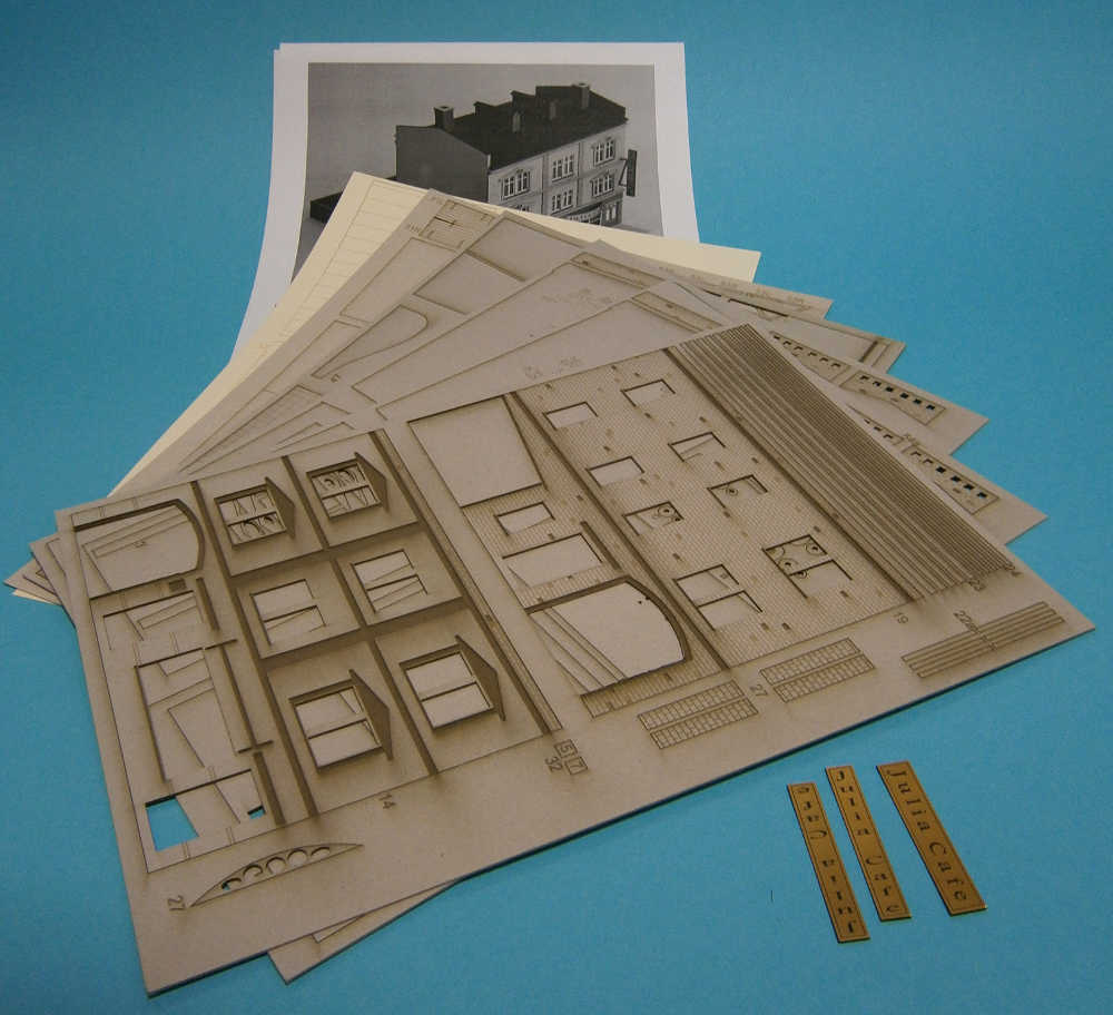 07.jpg (69.89 KiB) Przejrzano 6495 razy wycięty w tekturze model kamienicy