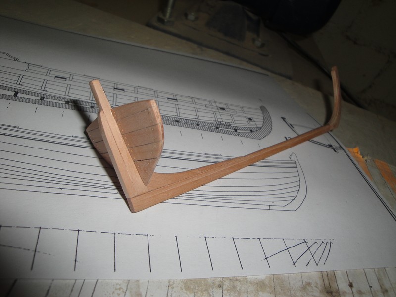 La Belle 2069.jpg (104.69 KiB) Przejrzano 6295 razy konstrukcja pawezi z listewek 5x1,5mm, kolkowanie drutem mosieznym 0,5mm