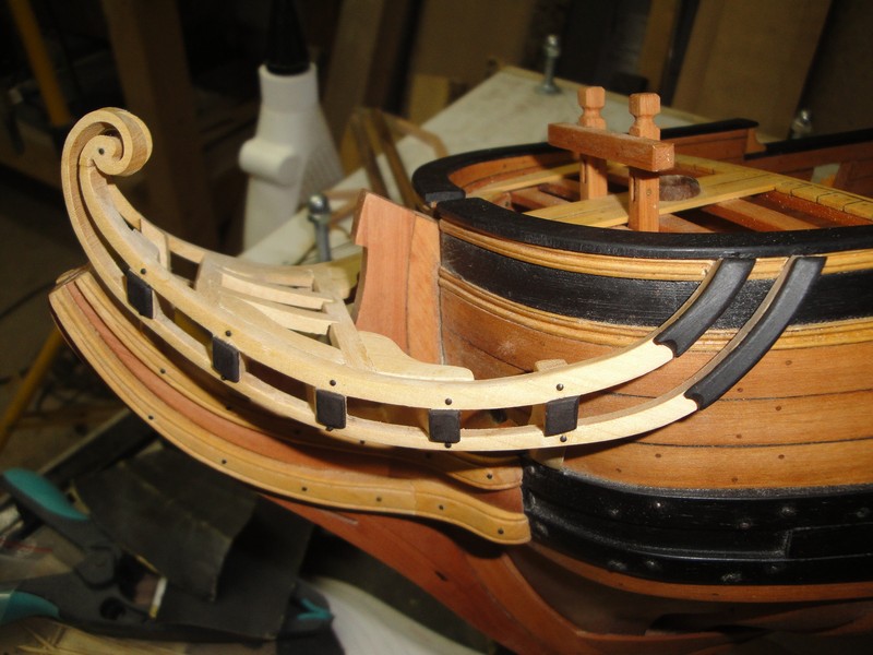 La Belle 2540.jpg (129.56 KiB) Przejrzano 7126 razy wersja z aplikacjami hebanowymi (korespondujacymi z ozdobami tylniej burty)