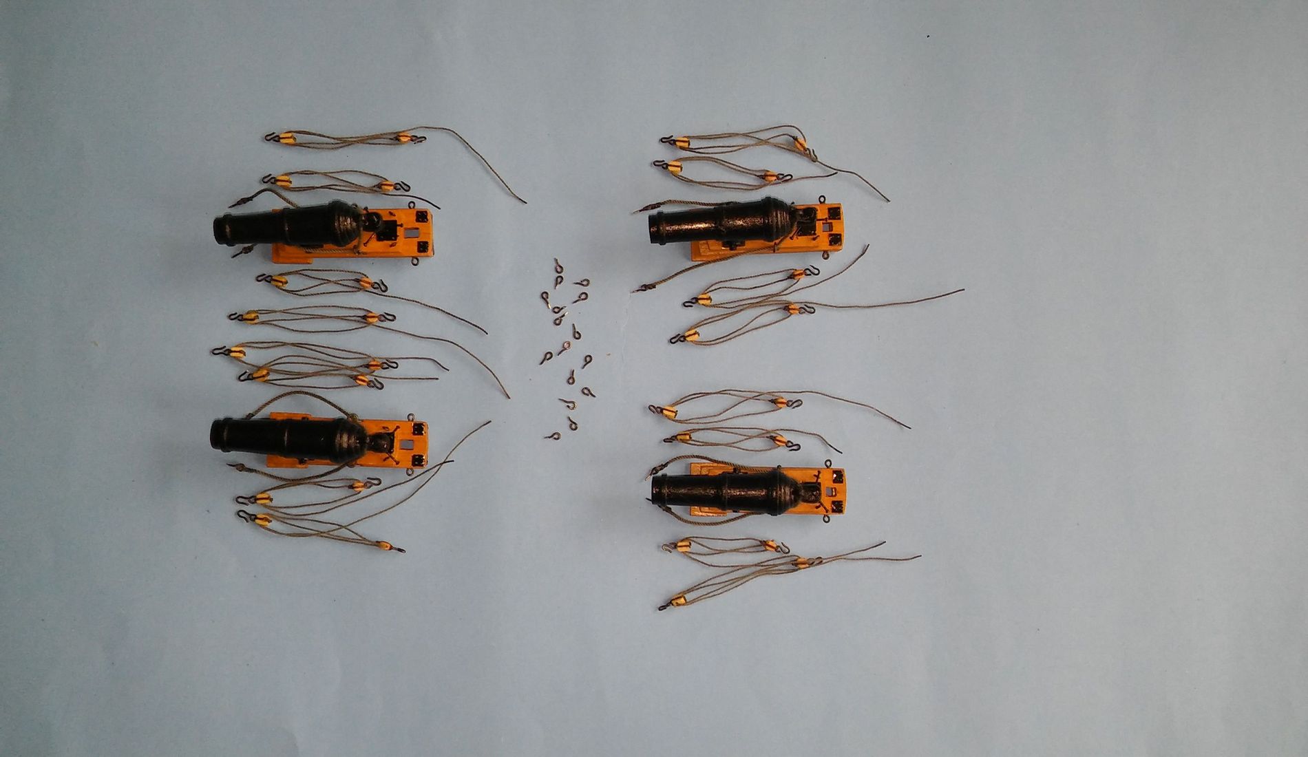Zastosowałem linki o średnicy 0,9 i 0,5 mm oraz bloczki 5 mm