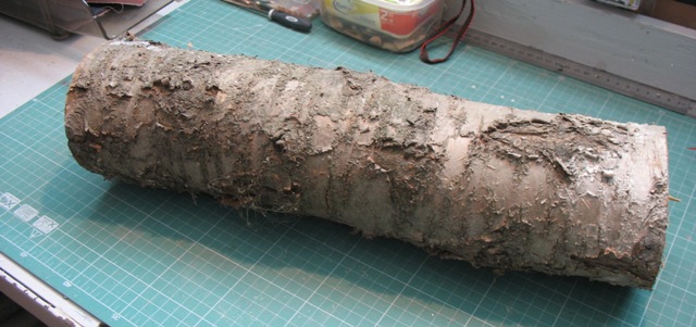 a to jest kłoda sliwki o długości 50cm i średnicy 18cm to pociałem na większej pilarce na małe deseczki o grubości 1cm