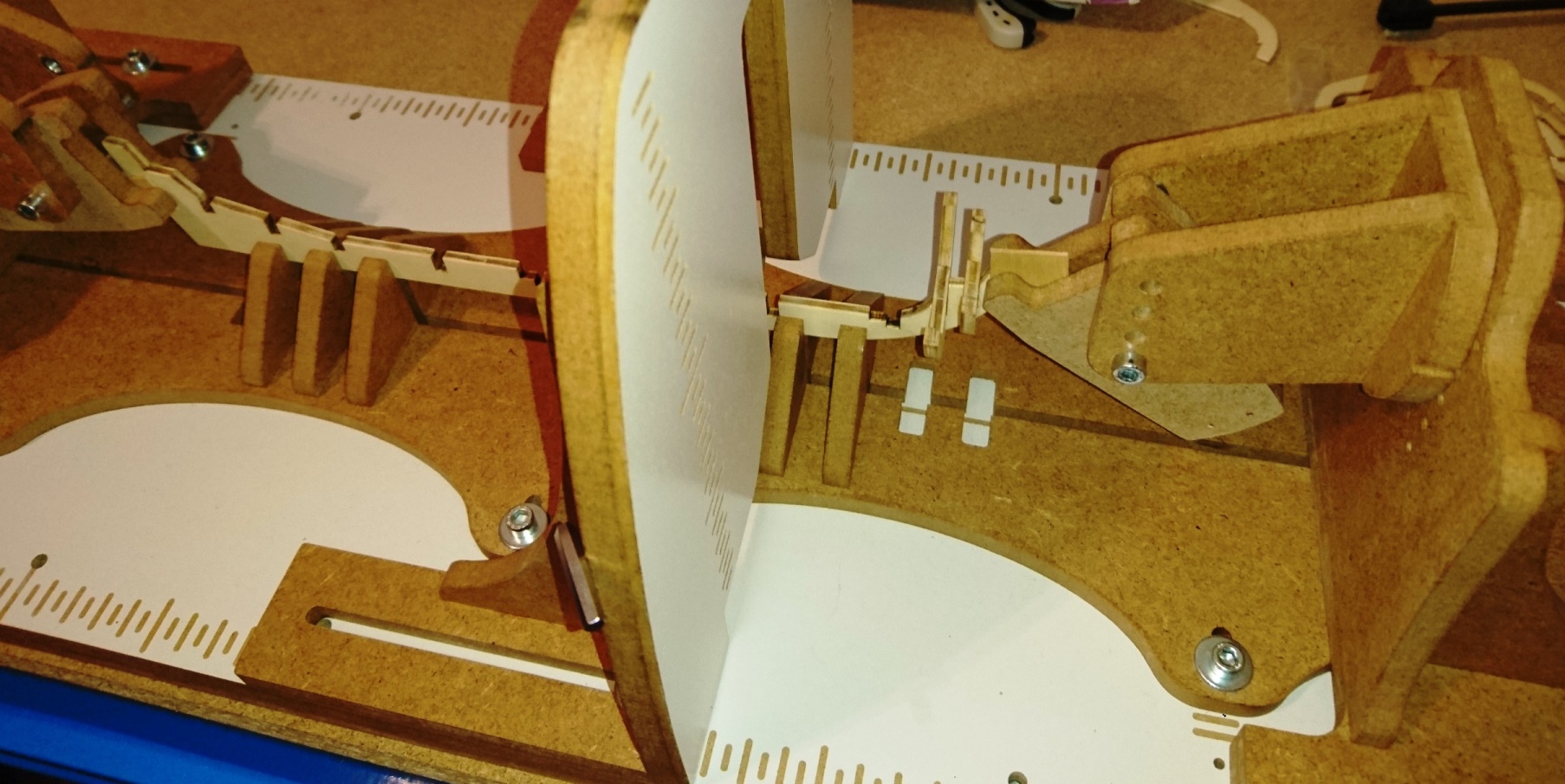 HMS 1.JPG (459.32 KiB) Przejrzano 8819 razy Pierwsze klejenie.