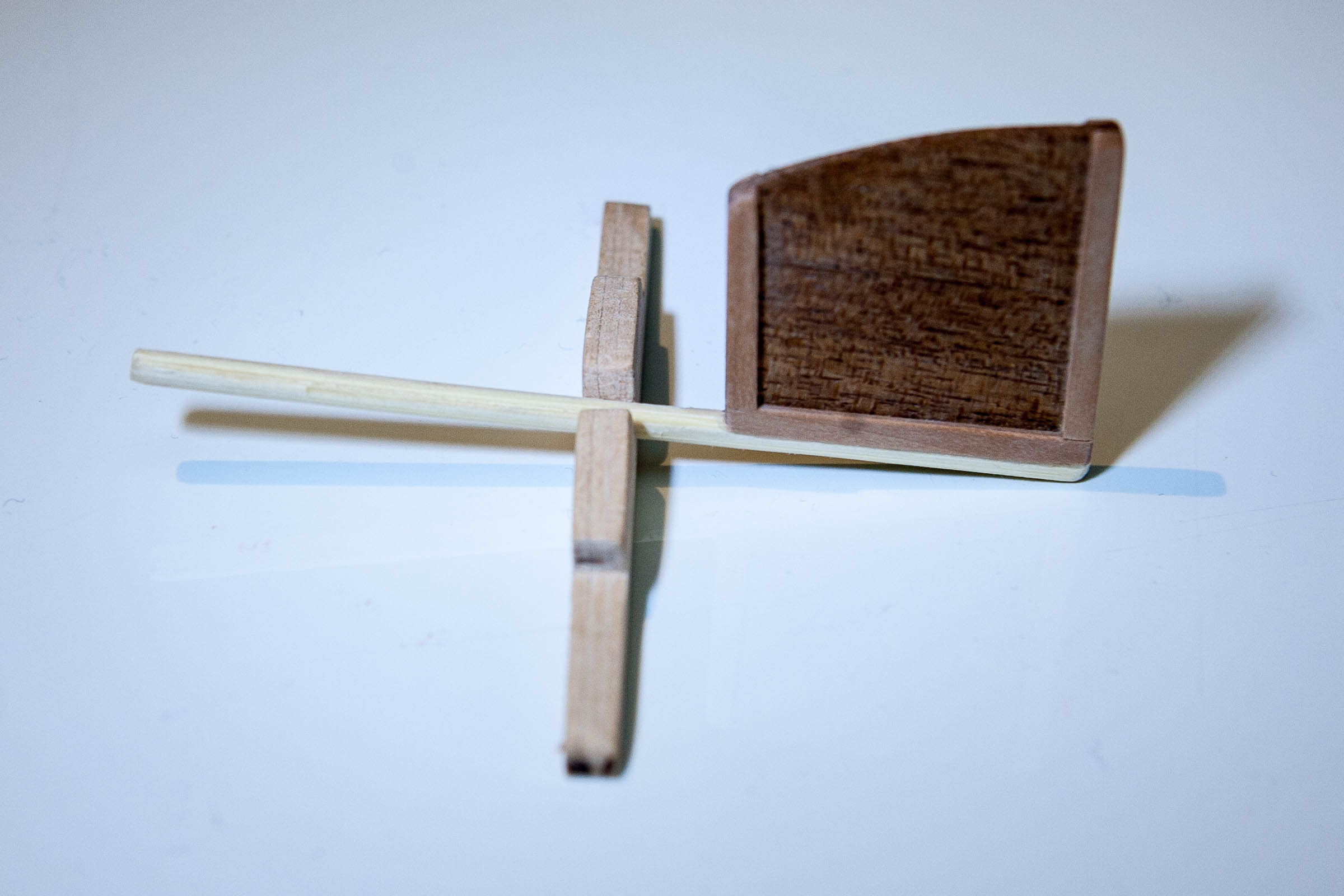 Dzonka-27.jpg (192.11 KiB) Przejrzano 10709 razy Ster prawie skończony. Uchwyt steru ze sklejanego obłogu bukowego.