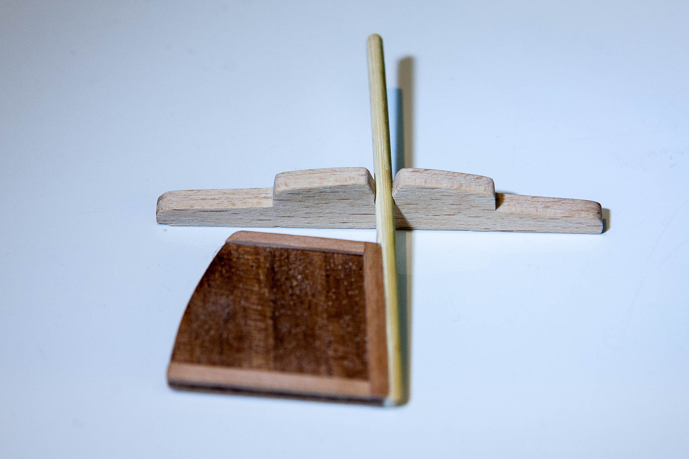 Dzonka-28.jpg (227.14 KiB) Przejrzano 10709 razy Sklejane deseczki egzotyka + sklejany fornir jako obramowanie + wykałaczka bambusowa wpasowana "na okrągło"