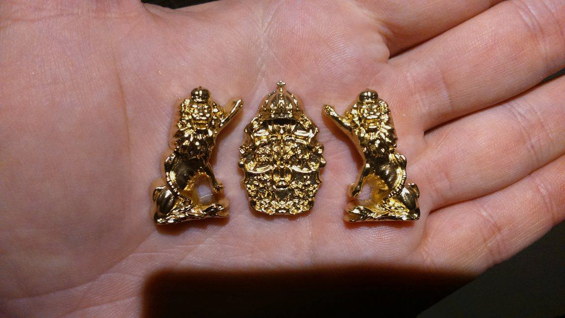 vasa8.jpg (507.28 KiB) Przejrzano 13008 razy Lwy i tarcza herbowa jak na razie pomalowane tylko na złoty kolor. Czekają na odpowiednie farby :)