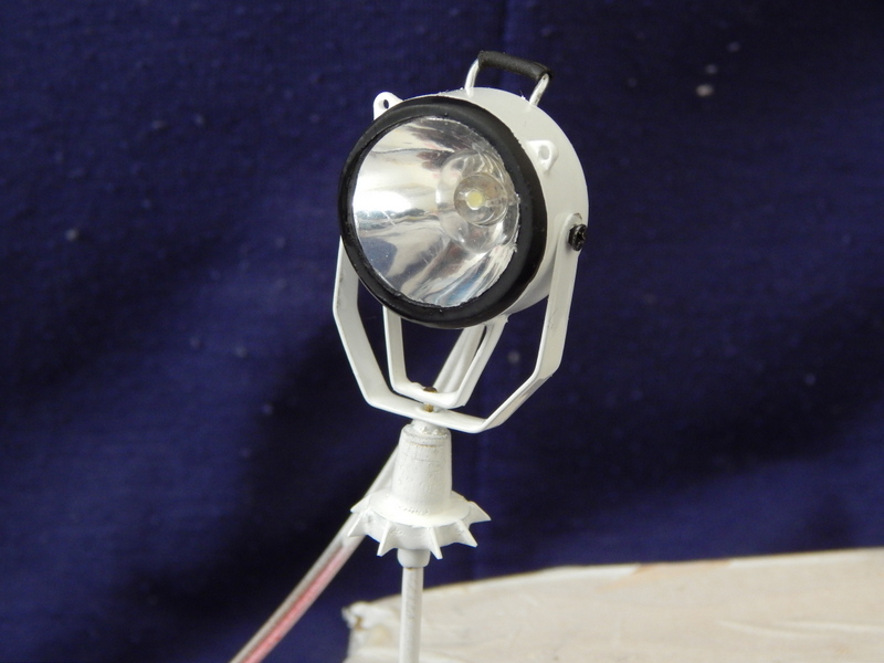 DSCN2976.JPG (159.77 KiB) Przejrzano 9620 razy Podstawa polutowana z mosiądzu. Odblask ze starej latarki.