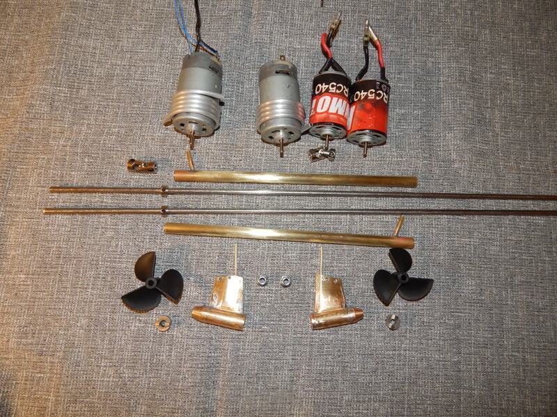 DSCN3128.JPG (143.01 KiB) Przejrzano 8688 razy Zastanawiam się które silniki zamontować ? A może w ogóle zrezygnować ze szczotkowców i przerzucić się na nowoczesne technologie - silniki bezszczotkowe ? Prosiłbym o komentarze i opinie (pobór prądu, efektywność, itp. )