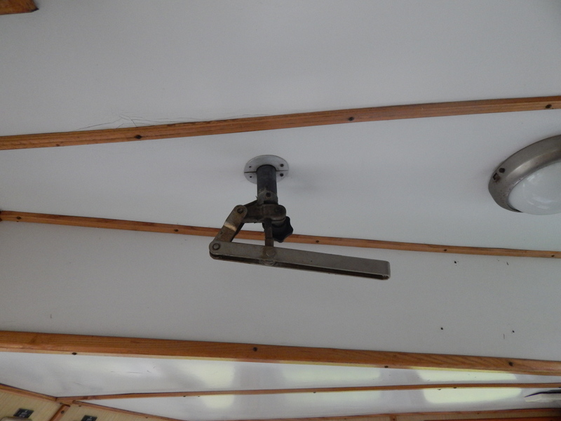 DSCN3077.JPG (144.05 KiB) Przejrzano 9445 razy Pierwsza obok dźwigni sterującej reflektorem - szperaczem