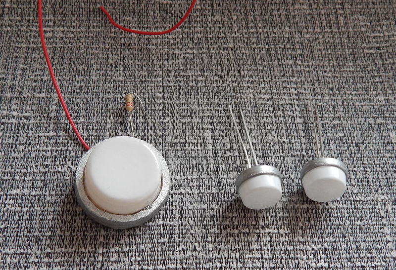 DSCN3154.JPG (160.48 KiB) Przejrzano 9445 razy Szybko dorobiłem zamiast jednej dwie mniejsze lampy.