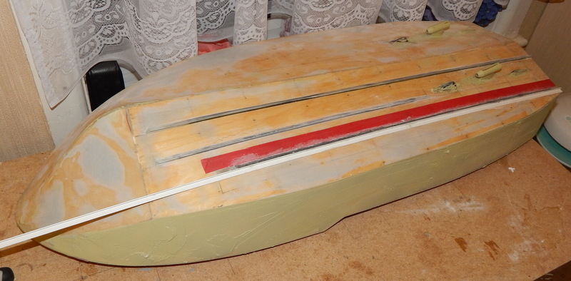 DSCN3613.JPG (112.09 KiB) Przejrzano 7351 razy Budowa tych redanów trochę czasochłonna, bowiem buduję pojedynczo, no i trzeba zaczekać , aż żywica zwiąże. Na razie trzy na jednej stronie. Zostało jeszcze pięć.