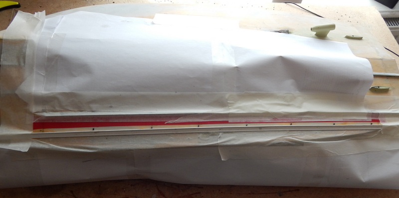 DSCN3629.JPG (130.37 KiB) Przejrzano 7122 razy Zabezpieczenie pozostałej części kadłuba przed zabrudzeniem.