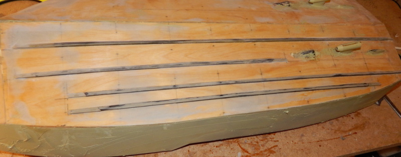 DSCN3631-001.JPG (88.39 KiB) Przejrzano 7122 razy Po utwardzeniu żywicy, wyszlifowaniu, drobne korekty szpachlówką i redan gotowy.