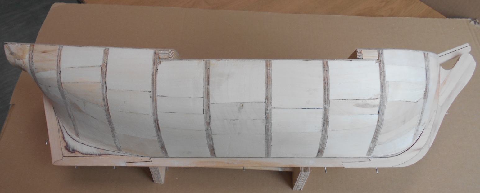 DSCN2291.JPG (187.95 KiB) Przejrzano 8993 razy Kil przymocowany tymczasowo. Jeszcze muszę podciąć na listwy poszycia.