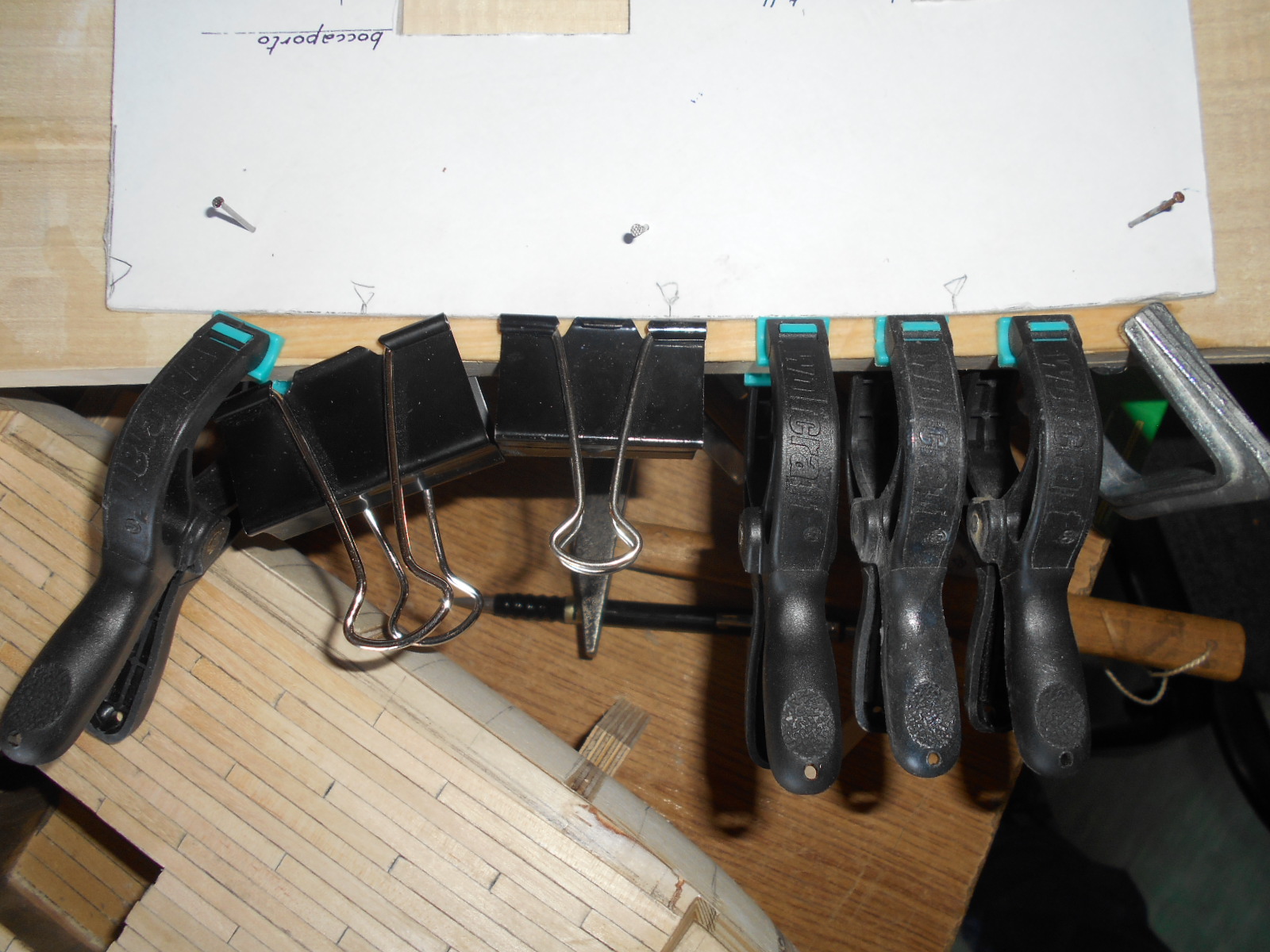 DSCN2296.JPG (465.04 KiB) Przejrzano 8655 razy Gięcie spływników pokładu( Listwy gięte w poprzek słojów )