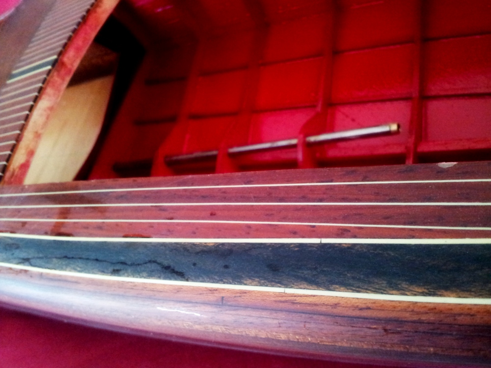 2011-10-17 12.21.09.jpg (340.7 KiB) Przejrzano 9656 razy zblizenie na krawedz burty, kadlub po szlifowaniu:)