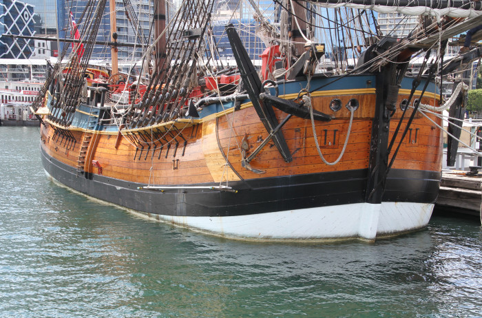 HMB_Endeavour_replica_2_(30489008600).jpg