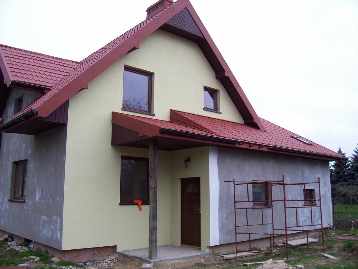 nieśmiałe przebłyski końcowego wykończenia elewacji.