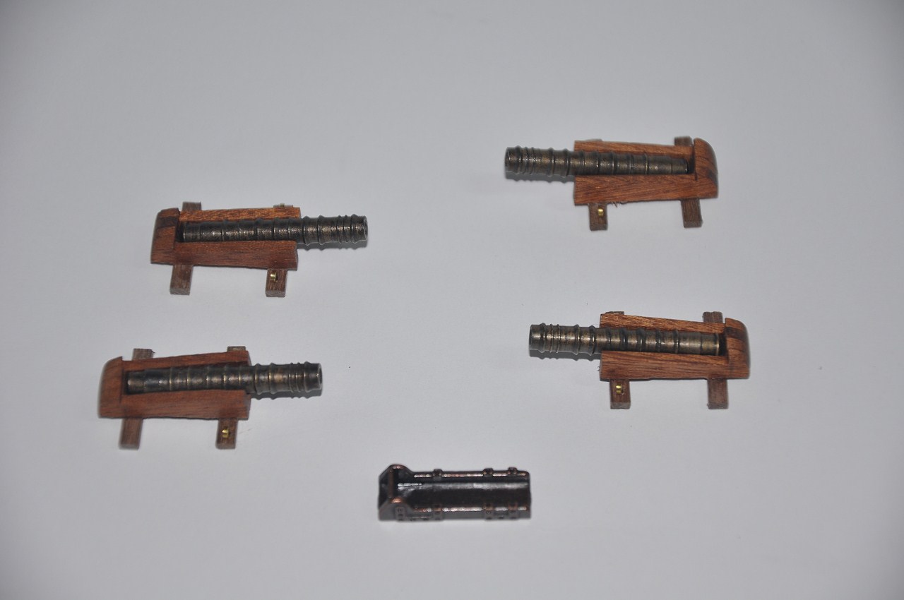 Armatki.jpg (86.83 KiB) Przejrzano 9971 razy Brakuje oczywiście jeszcze lin trzymajacych...